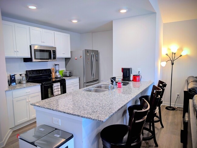 Building Photo - 5630 Brookview Ave