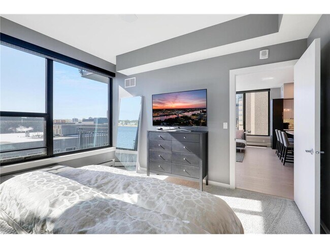 Building Photo - 740 Portland Ave