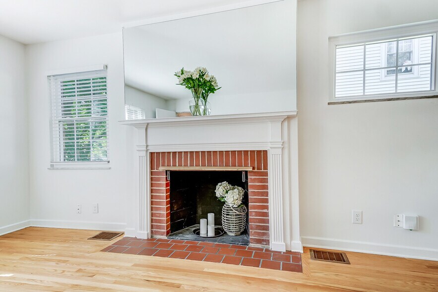 Building Photo - 227 Corona Ave