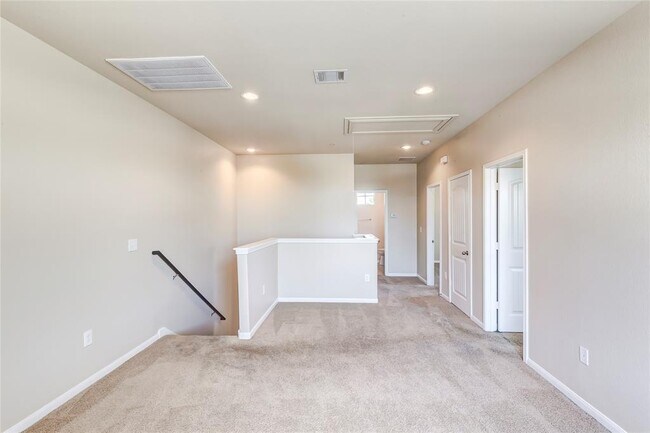 Building Photo - 2880 Donnell Dr