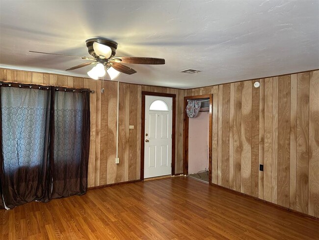 Building Photo - 1424 S Academy Rd