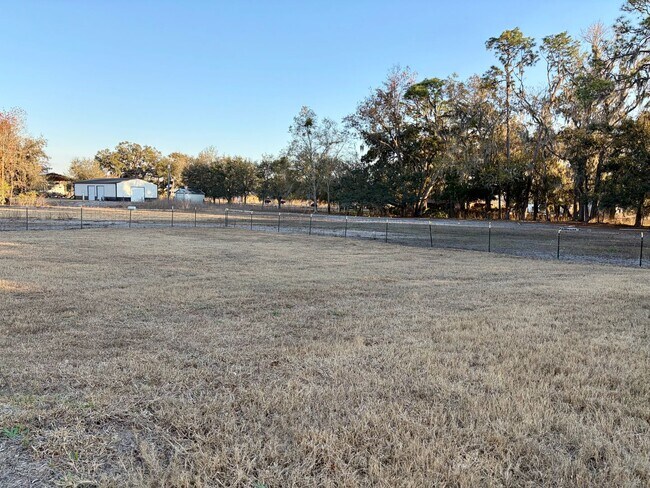 Building Photo - 3 bed/ 2 bath Beauty on 1 acre!