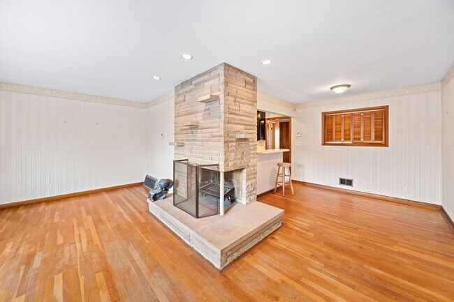 Building Photo - 1565 Garywood Ave