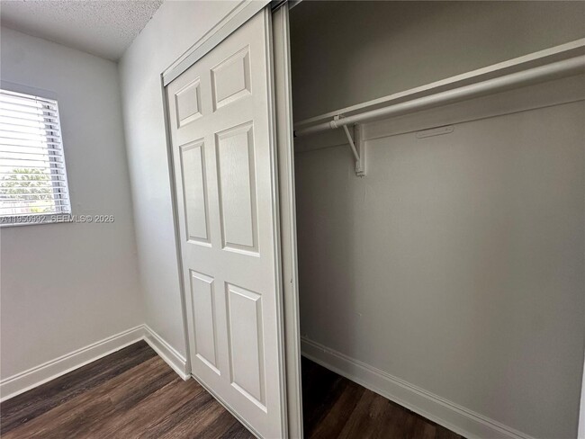 Building Photo - 2325 Arthur St