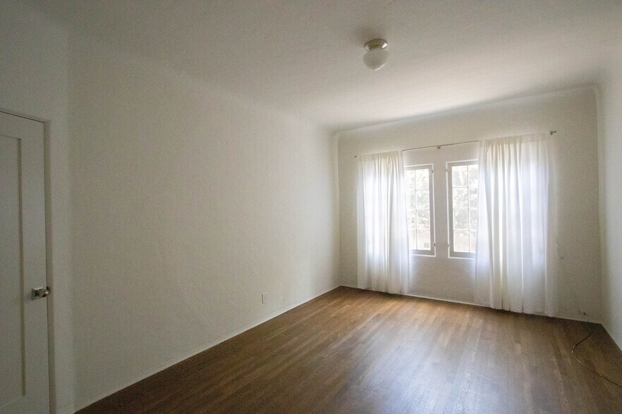 Building Photo - 4451 Clarissa Ave