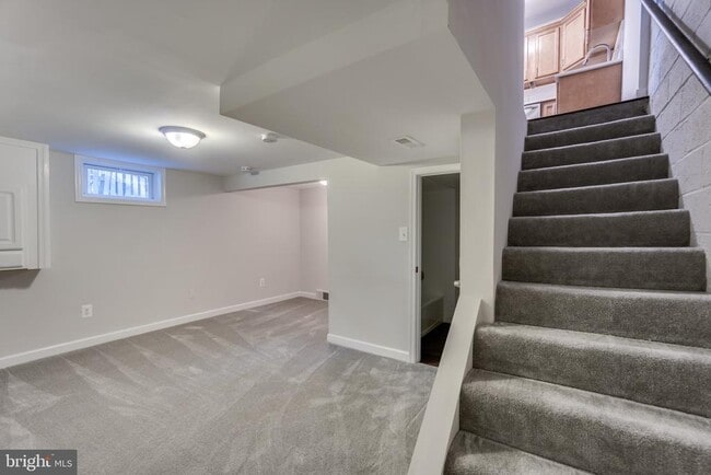 Building Photo - 2212 Arlington Terrace