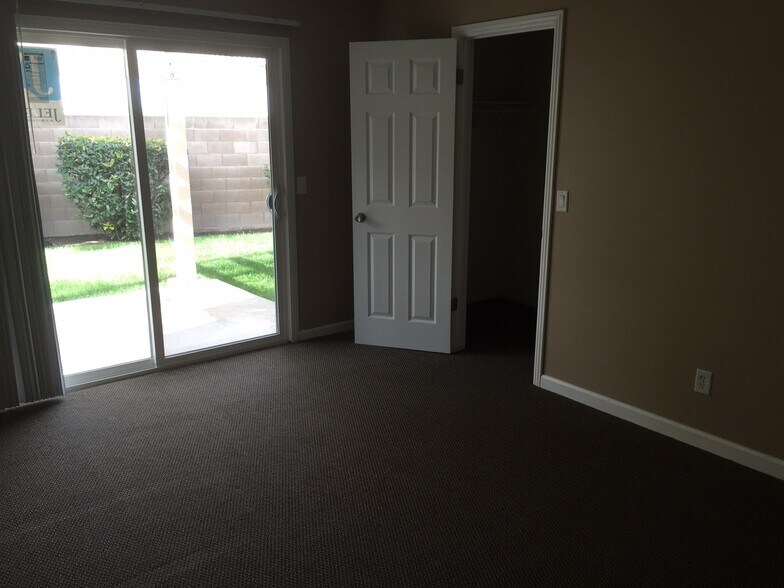 Bedroom w/Walk in Closet - 1068 Pierce Dr