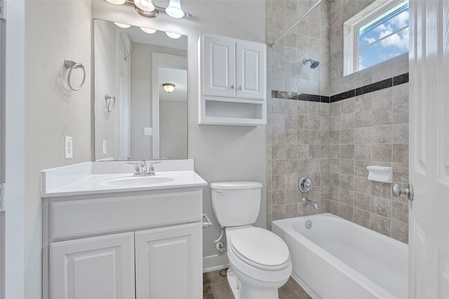 Building Photo - 1237 Hobbs Reach Ln