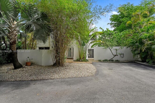 Building Photo - 2721 SW 22nd Ave