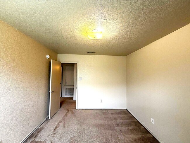 Building Photo - 5208 Lauren Lea Dr
