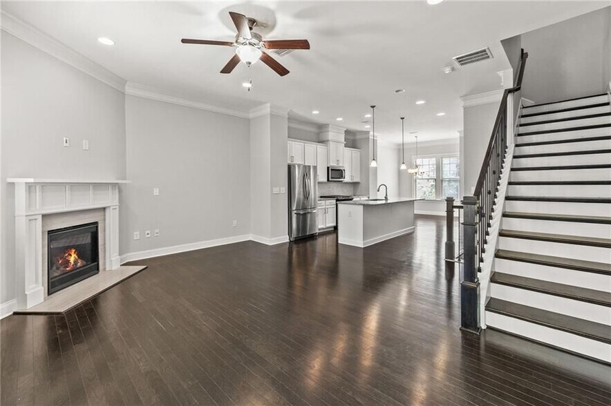 Building Photo - 4435 Donahue Ave