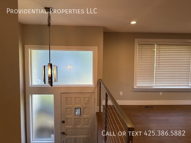 Building Photo - 10521 NE 139th St