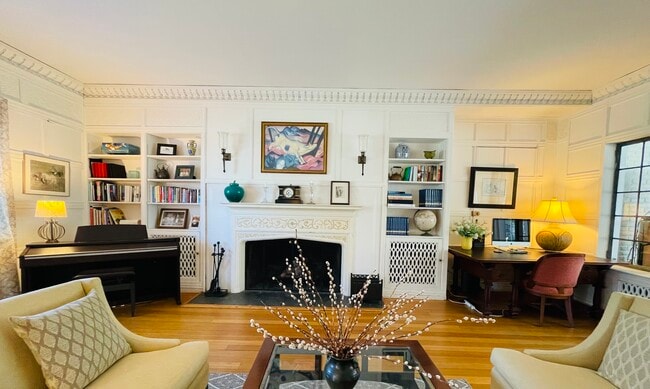 Building Photo - 805 2nd St N