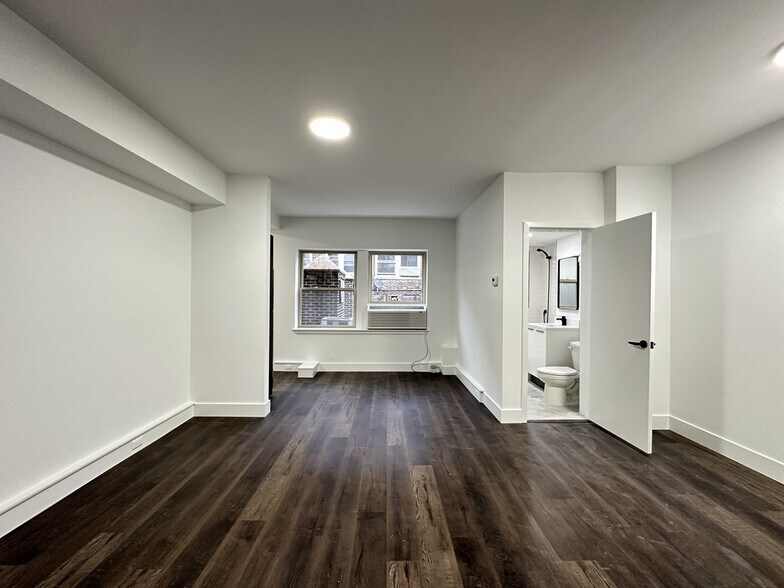 Building Photo - 1555 W Hollywood Ave