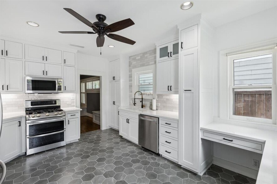 Building Photo - 5839 Goliad Ave