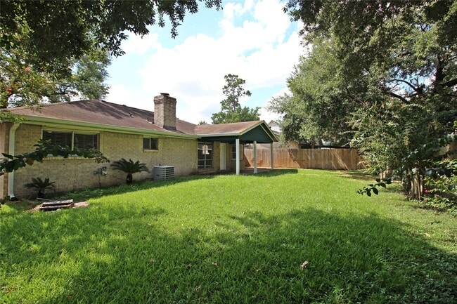 Building Photo - 13111 Sherwood Oaks Dr