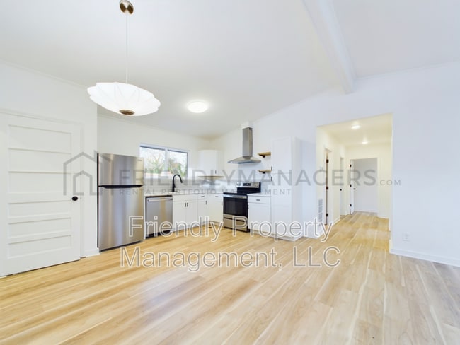 Building Photo - 304 Hobson St