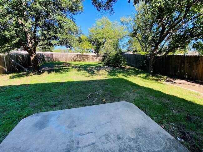 Building Photo - 3304 Kissman Dr