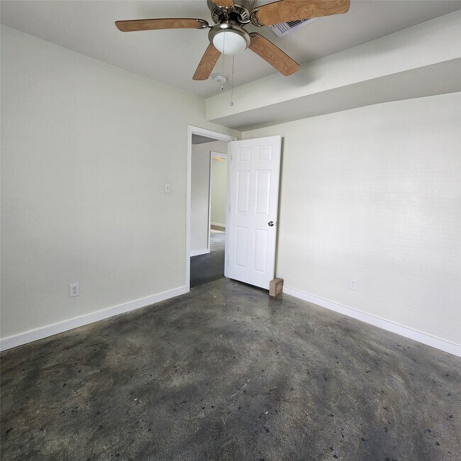 Building Photo - 4710 Pelican