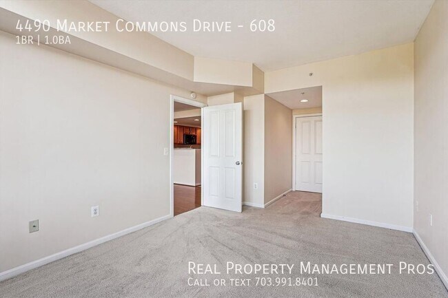 Building Photo - 4490 Market Commons Dr