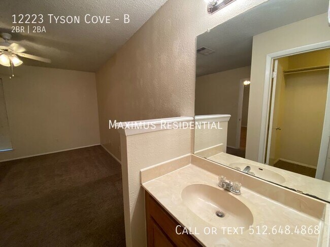 Building Photo - Well-Maintained N. Austin 2/2 - Easily Acc...
