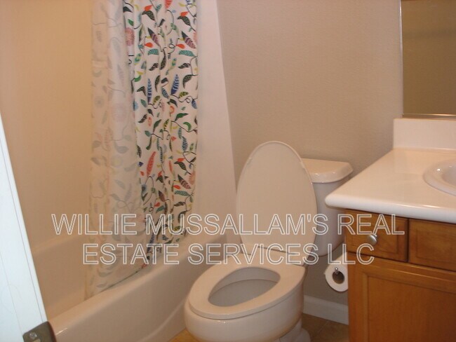 Building Photo - 284 W St Francis Ave