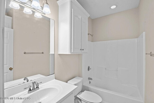 Building Photo - 102 Avery Forest