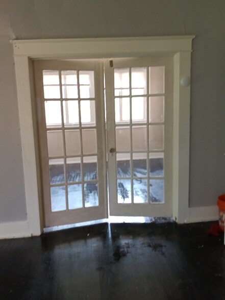 Building Photo - 2410 Arlington Crescent