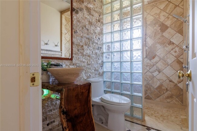 Building Photo - 250 NE 48th St