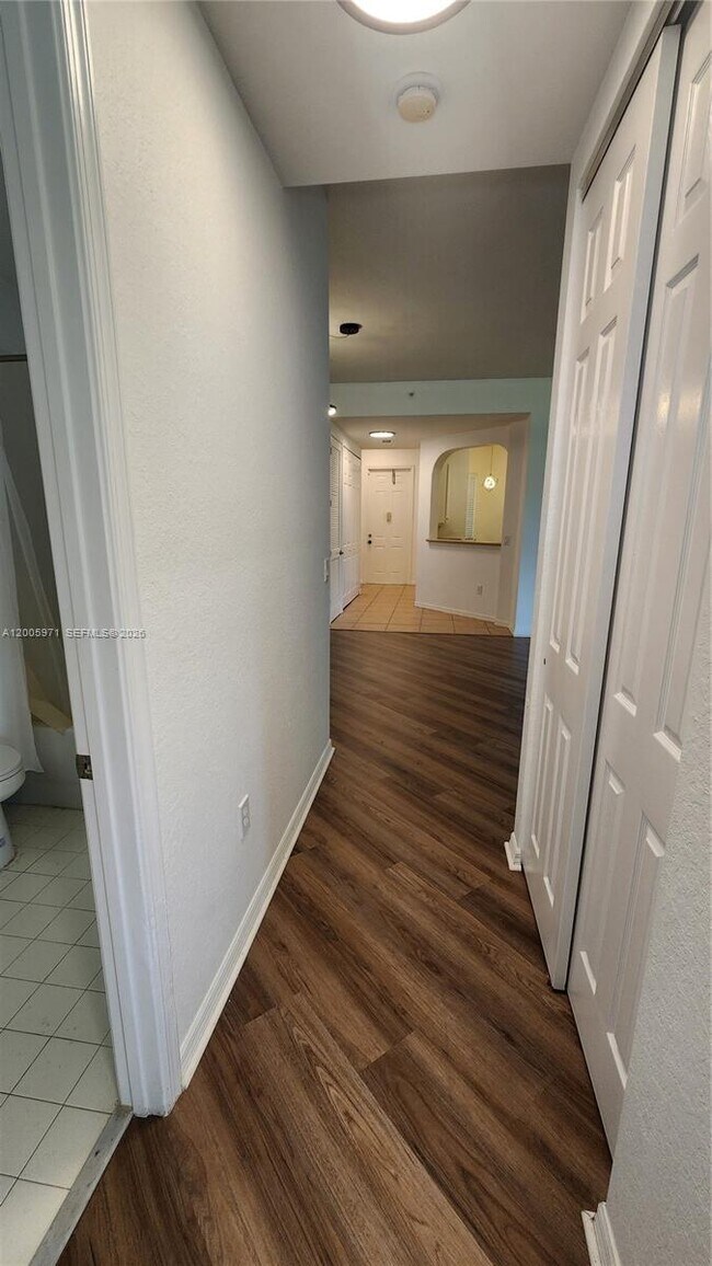 Building Photo - 3600 Oaks Clubhouse Dr
