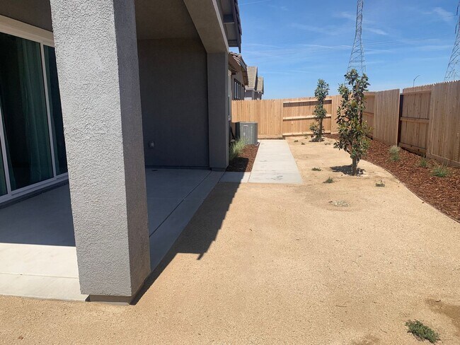 Building Photo - Brand NEW 4 bedroom 1 story home Rancho Co...