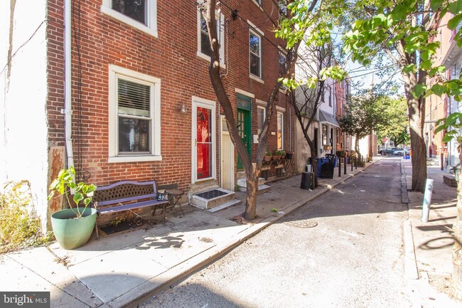 Building Photo - 720 S Percy St