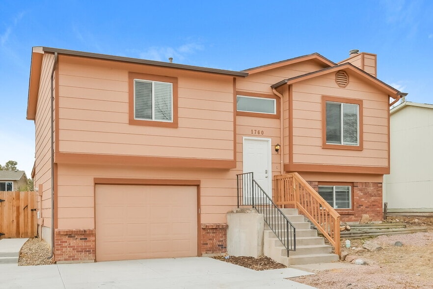 Primary Photo - 1760 Moran Ct