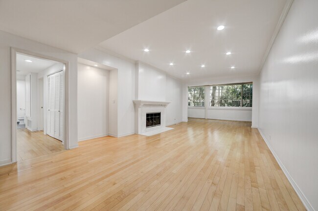 Building Photo - 11939 Gorham Ave