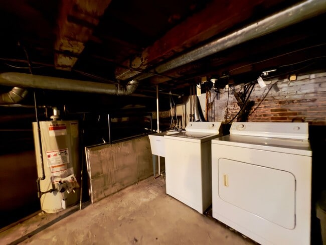 Building Photo - Charming 2 Bedroom/1 Bathroom Townhome with Deck and Parking Pad in South Baltimore!