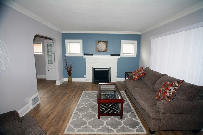 Building Photo - Gorgeous & Completely Rehabbed 3 Bed - 1.5 Bath Colonial for Rent!