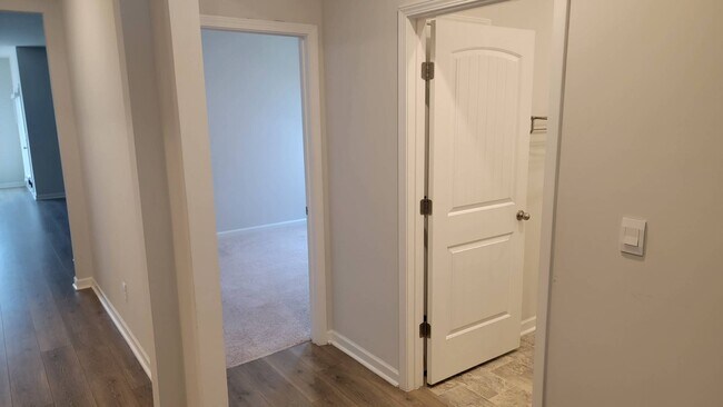 Building Photo - 5070 Hunters Village Dr