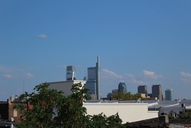 Building Photo - 1227 N Myrtlewood St