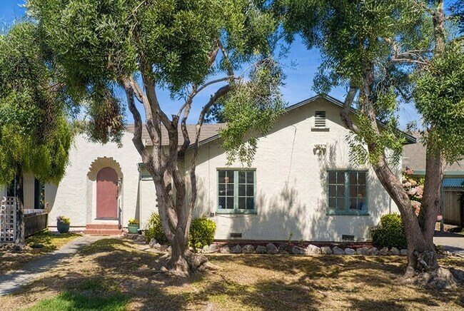 Building Photo - 4855 Crystal St