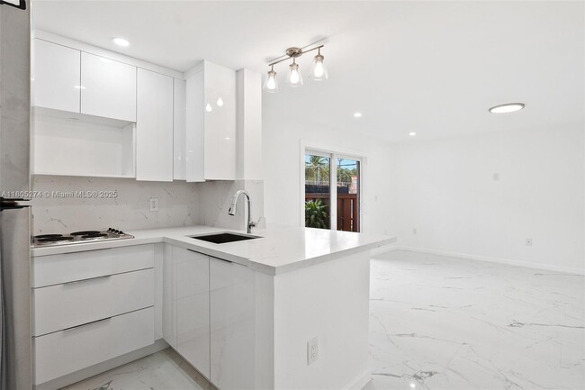 Building Photo - 7151 Miami Lakes Dr