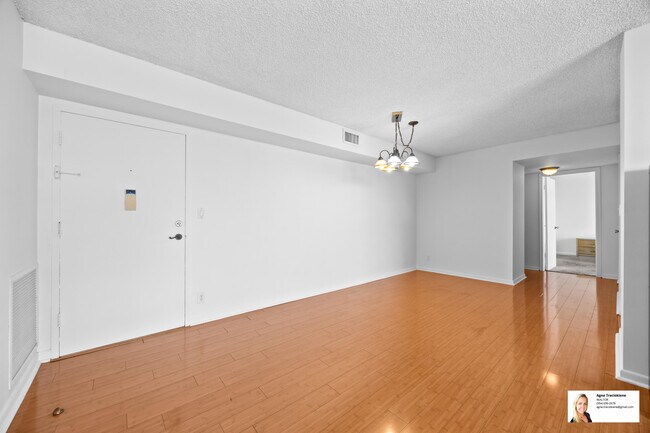 Building Photo - 137 Golden Isles Dr