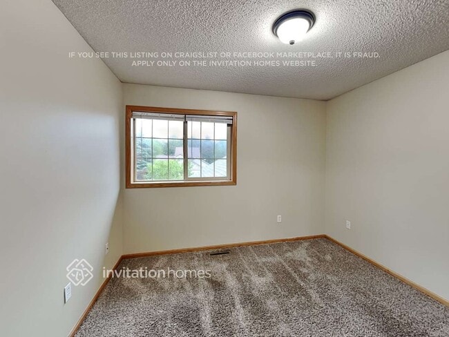 Building Photo - 5043 Ladyslipper Ave N