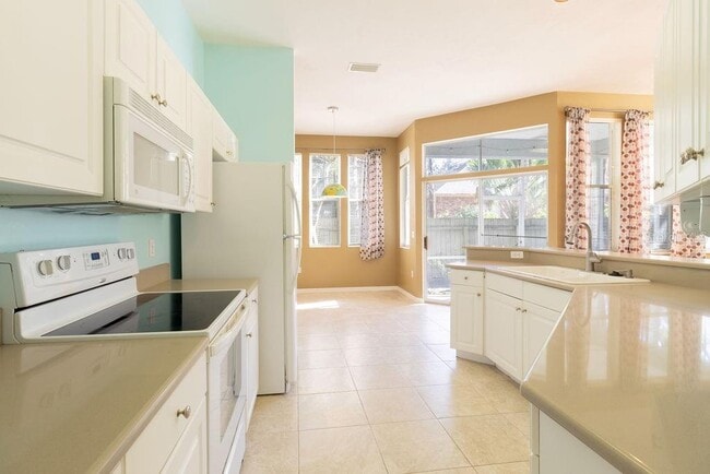 Building Photo - 9918 SW 52nd Rd