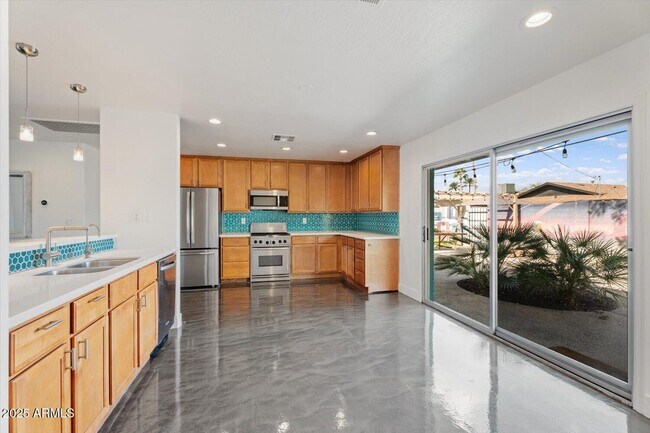 Building Photo - 8524 E Edgemont Ave