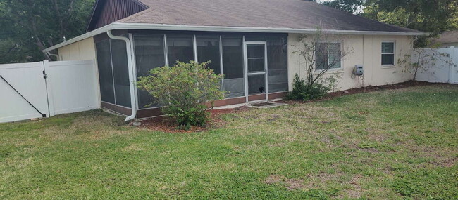 Building Photo - "Fully Furnished 2-Bedroom 2 Full Baths in New Port Richey – Your Perfect Retreat Awaits!"