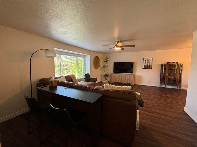 Building Photo - Discover comfortable seasonal living in Mesa, AZ with this well-appointed furnished & updated 2-b...