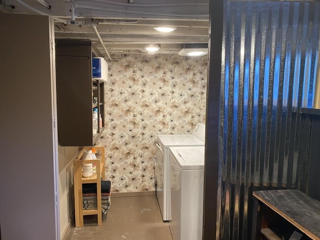 Building Photo - 843 SW 116th St