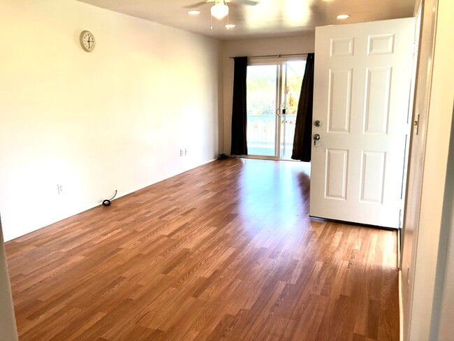 Building Photo - 15-1579-1579 Loke Rd