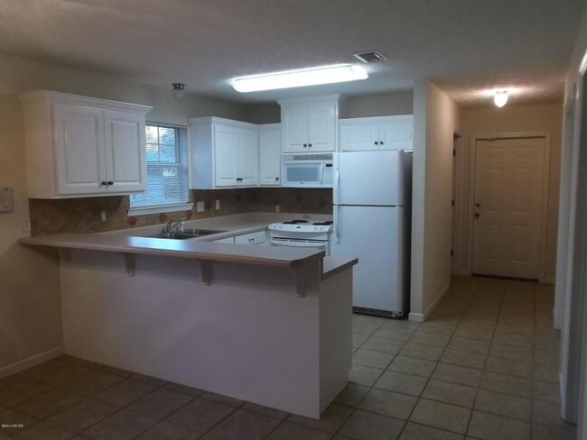 Building Photo - Cozy 3Bed/2Ba Home, Conveniently Located! ...