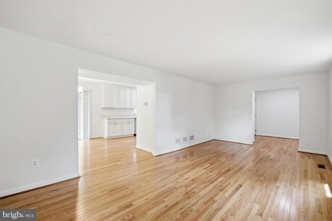 Building Photo - 9113 Bramble Bush Ct